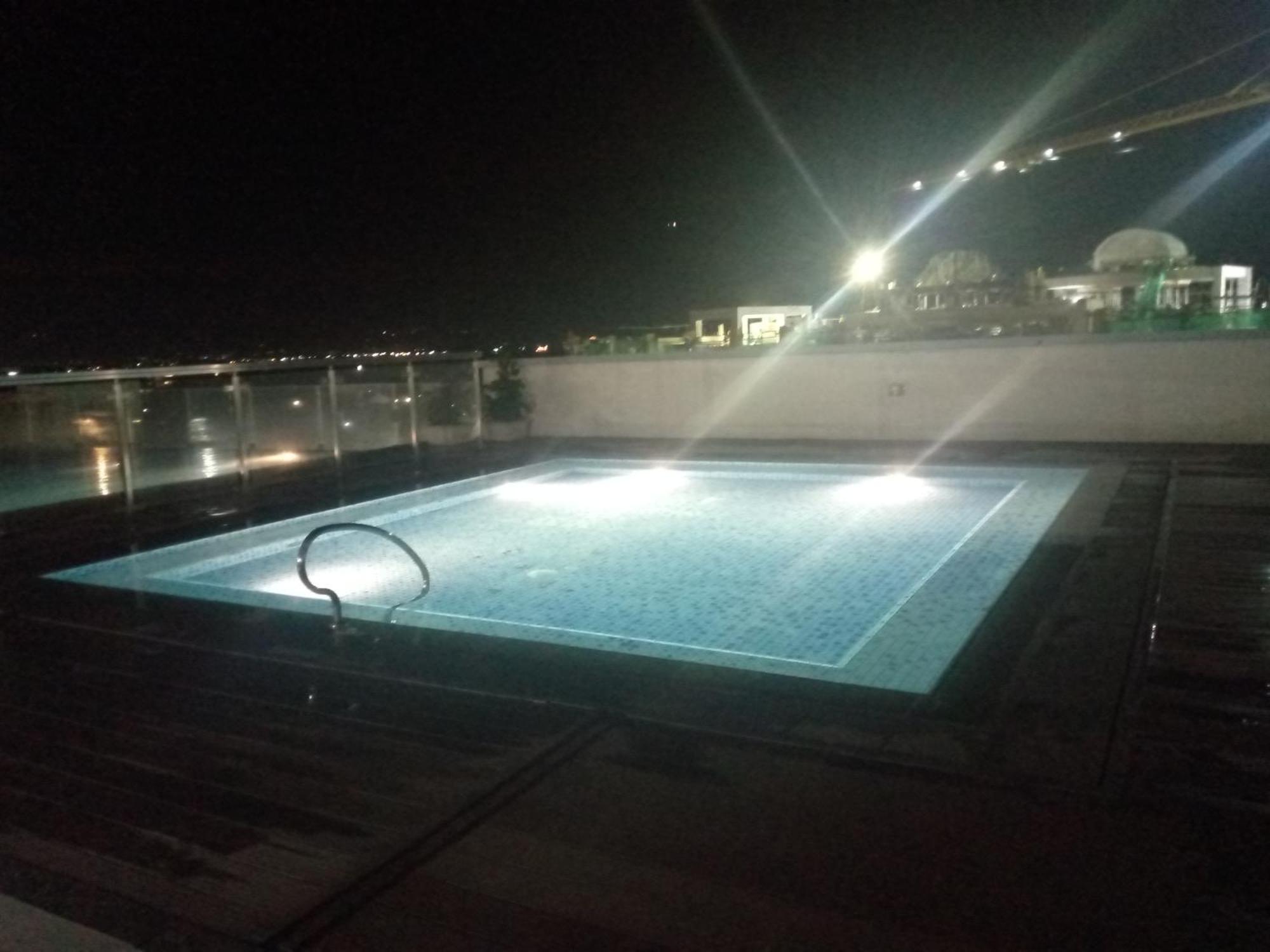 Mactan Newtown 8 Boulevard Deluxe Punta Engano  ภายนอก รูปภาพ